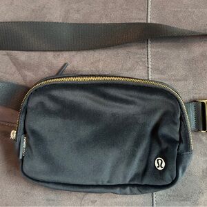 ❤️ Lululemon Velour Everywhere Belt Bag Black Gold
